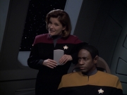 Filename=extant_StarTrek_VOY_6x24-LifeLine_00437.jpg
Filesize=130KiB
Dimensions=1200x900
Date added=Jan 03, 2020 extant_StarTrek_VOY_6x24-LifeLine_00437.jpg