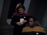 Filename=extant_StarTrek_VOY_6x24-LifeLine_00438.jpg
Filesize=134KiB
Dimensions=1200x900
Date added=Jan 03, 2020 extant_StarTrek_VOY_6x24-LifeLine_00438.jpg