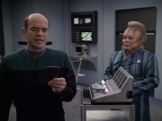 extant_StarTrek_VOY_6x24-LifeLine_00509.jpg