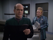 extant_StarTrek_VOY_6x24-LifeLine_00512.jpg