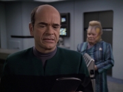 extant_StarTrek_VOY_6x24-LifeLine_00516.jpg
