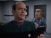 extant_StarTrek_VOY_6x24-LifeLine_00518.jpg