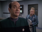 extant_StarTrek_VOY_6x24-LifeLine_00527.jpg