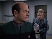 extant_StarTrek_VOY_6x24-LifeLine_00535.jpg