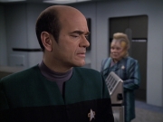 extant_StarTrek_VOY_6x24-LifeLine_00536.jpg