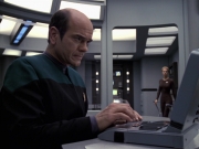 extant_StarTrek_VOY_6x24-LifeLine_00551.jpg