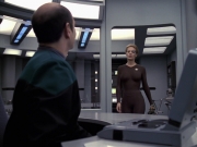 extant_StarTrek_VOY_6x24-LifeLine_00554.jpg
