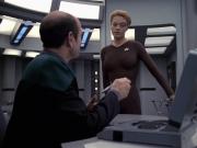 extant_StarTrek_VOY_6x24-LifeLine_00557.jpg