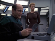 extant_StarTrek_VOY_6x24-LifeLine_00565.jpg