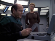 extant_StarTrek_VOY_6x24-LifeLine_00566.jpg