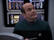 extant_StarTrek_VOY_6x24-LifeLine_00572.jpg