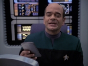 extant_StarTrek_VOY_6x24-LifeLine_00575.jpg