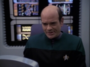 extant_StarTrek_VOY_6x24-LifeLine_00586.jpg