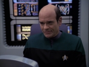 extant_StarTrek_VOY_6x24-LifeLine_00587.jpg
