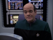 extant_StarTrek_VOY_6x24-LifeLine_00591.jpg