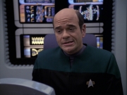extant_StarTrek_VOY_6x24-LifeLine_00592.jpg
