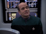 extant_StarTrek_VOY_6x24-LifeLine_00593.jpg
