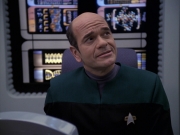 extant_StarTrek_VOY_6x24-LifeLine_00595.jpg