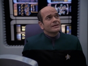 extant_StarTrek_VOY_6x24-LifeLine_00596.jpg