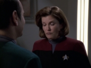 Filename=extant_StarTrek_VOY_6x24-LifeLine_00816.jpg
Filesize=132KiB
Dimensions=1200x900
Date added=Jan 03, 2020 extant_StarTrek_VOY_6x24-LifeLine_00816.jpg