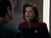 Filename=extant_StarTrek_VOY_6x24-LifeLine_00820.jpg
Filesize=142KiB
Dimensions=1200x900
Date added=Jan 03, 2020 extant_StarTrek_VOY_6x24-LifeLine_00820.jpg