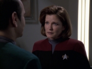 Filename=extant_StarTrek_VOY_6x24-LifeLine_00836.jpg
Filesize=143KiB
Dimensions=1200x900
Date added=Jan 03, 2020 extant_StarTrek_VOY_6x24-LifeLine_00836.jpg
