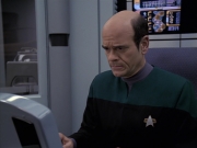 extant_StarTrek_VOY_6x24-LifeLine_00858.jpg