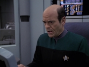 extant_StarTrek_VOY_6x24-LifeLine_00859.jpg