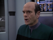 extant_StarTrek_VOY_6x24-LifeLine_00864.jpg