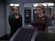extant_StarTrek_VOY_6x24-LifeLine_00872.jpg