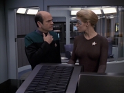 extant_StarTrek_VOY_6x24-LifeLine_00873.jpg