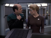 extant_StarTrek_VOY_6x24-LifeLine_00875.jpg