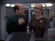 extant_StarTrek_VOY_6x24-LifeLine_00878.jpg