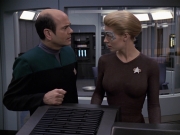 extant_StarTrek_VOY_6x24-LifeLine_00886.jpg