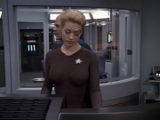 extant_StarTrek_VOY_6x24-LifeLine_00926.jpg
