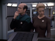 extant_StarTrek_VOY_6x24-LifeLine_00931.jpg