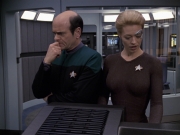 extant_StarTrek_VOY_6x24-LifeLine_00936.jpg