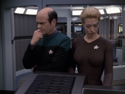 extant_StarTrek_VOY_6x24-LifeLine_00937.jpg