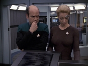 extant_StarTrek_VOY_6x24-LifeLine_00938.jpg