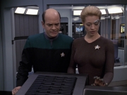 extant_StarTrek_VOY_6x24-LifeLine_00948.jpg
