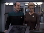 extant_StarTrek_VOY_6x24-LifeLine_00950.jpg