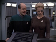 extant_StarTrek_VOY_6x24-LifeLine_00951.jpg