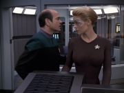 extant_StarTrek_VOY_6x24-LifeLine_00965.jpg