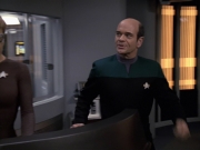 extant_StarTrek_VOY_6x24-LifeLine_00968.jpg