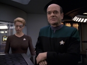extant_StarTrek_VOY_6x24-LifeLine_00973.jpg