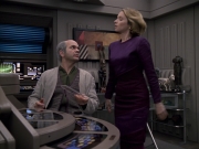 extant_StarTrek_VOY_6x24-LifeLine_01081.jpg
