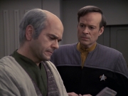 extant_StarTrek_VOY_6x24-LifeLine_01261.jpg