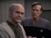 extant_StarTrek_VOY_6x24-LifeLine_01270.jpg