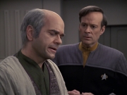 extant_StarTrek_VOY_6x24-LifeLine_01271.jpg
