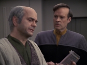 extant_StarTrek_VOY_6x24-LifeLine_01274.jpg